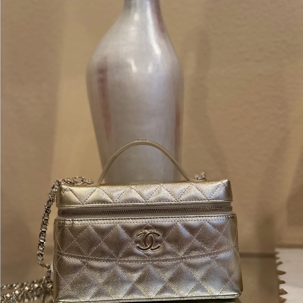 CHANEL Gold Quilted Vanity Satchel with Chain Handle - Picture 4 of 4